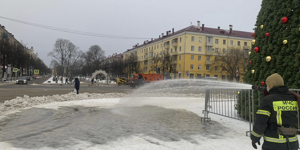 Каток на ленина смоленск. Городской каток Электросталь. Электросталь город катки. Городской каток на площади. Каток у Плазы Электросталь.