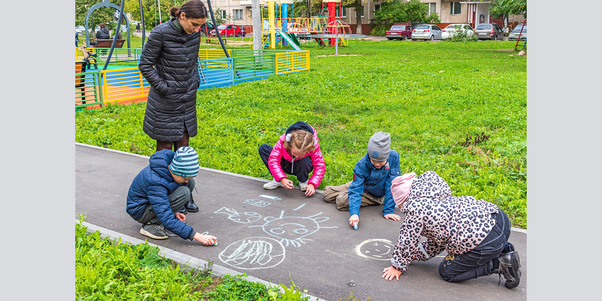 прошла детская игровая программа. квесты во дворе для детей. развлечения для детей на улице. летние развлечения для детей. прошла детская игровая программа.