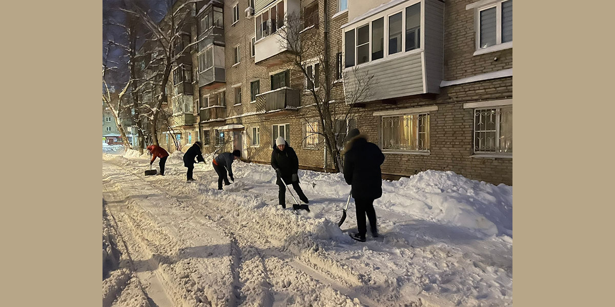 Ничего не чищено. Снег в Электростали. Электросталь зимой дворы. Снег в Электростали сегодня фото. Чистим двор от снега.