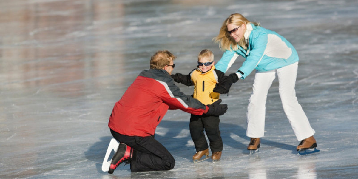 Покататься на коньках сегодня. Катание на коньках. Катание на коньках дети. Дети катаются на льду. Коньки кататься на льду.